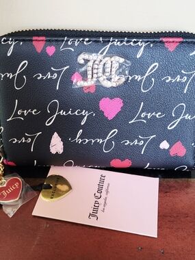 Juicy Couture Black V-Love Letter Multi Compartment Zip Around Wallet NWT